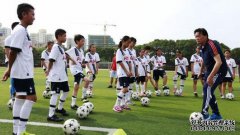 中国足球仍然有学习的障碍，但是日本赛马会开