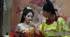 他的生活是如何在蝎子袭击寒冷的宫殿之后，官