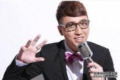 华韶为女儿的父亲的爱而实用的化妆品几乎从屏