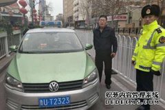 危险！“我的哥哥还在车里，我不能去火车！”