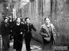 在宋庆龄去世之前，他向宋梅尔提出了特殊要求