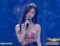在年度典礼上，网友选择了三个最美丽的锚点抛