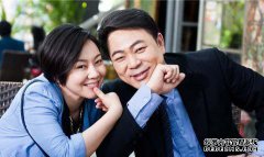她是中央电视台的主持人。离婚是因为很难接受