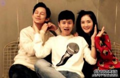 女儿张杰是一个全家福，三个小公主都在镜子里