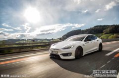 对于特斯拉，英菲尼迪Pure Electric Concept SUV首次亮
