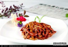 我点了一整个鸡蛋和牛肉片，雨石，鸡蛋很难找