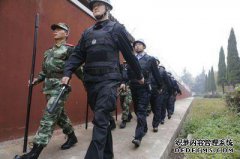 监狱里有5,000名囚犯，但有些人通常怀孕，监狱长