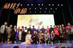 赵本山逗乐洪金宝梁小龙，宴会现场十足，大派