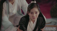这位年轻的母亲真的无人驾驶。三月他把女儿锁