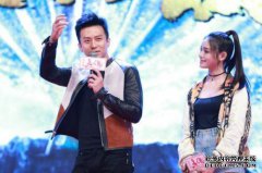 邓超珍成了“环境”，舞台上的舞蹈比其他舞蹈