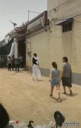 “王宝强的母亲死于脑瘫！我当场哭了，受不了