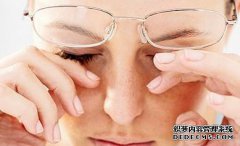 不要盲目滴干眼睛，疲劳或滴眼液，因此治疗有