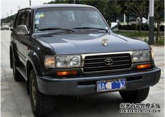 丰田陆地巡洋舰上的第二个按钮是什么？