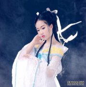寻找小说的跨空间教师是美丽的，小房子，宠物